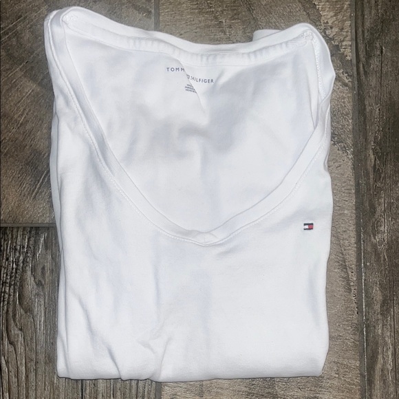 Tommy Hilfiger Classic White Tee - Picture 1 of 3